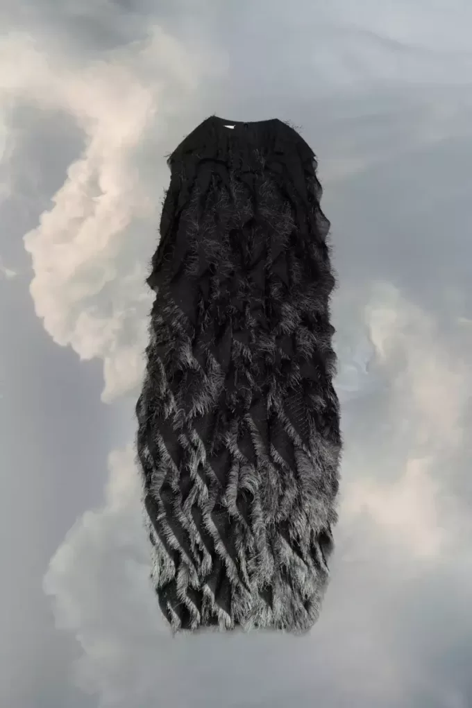 Abito con frange ricamate