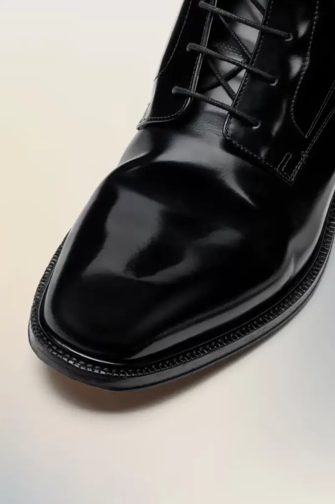 Adoravo da morire gli stivali con i lacci