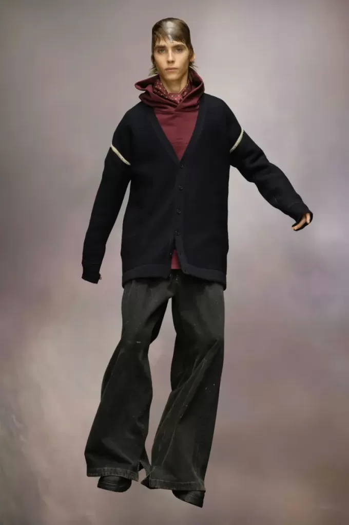 Cardigan con toppa sui gomiti