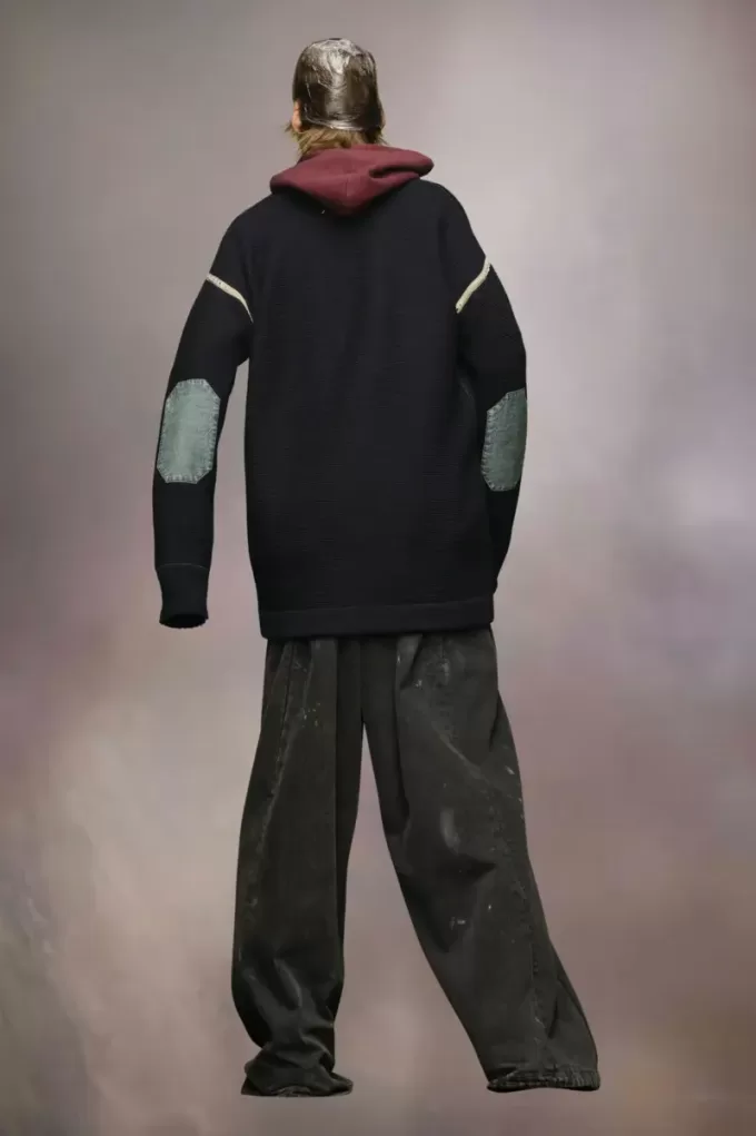 Cardigan con toppa sui gomiti