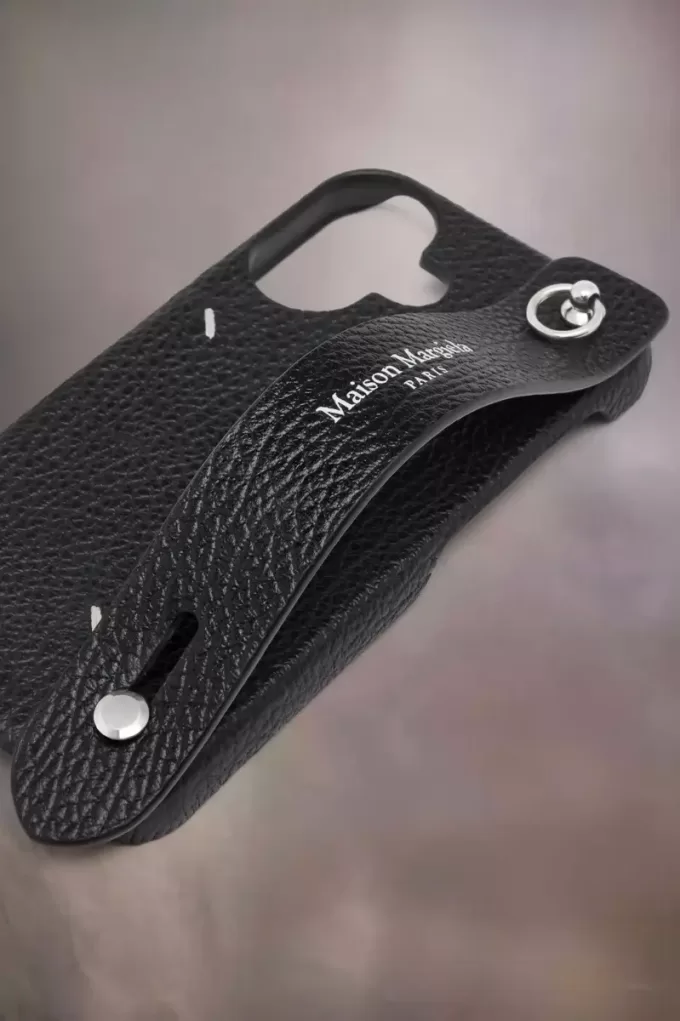 Cover per telefono con quattro punti