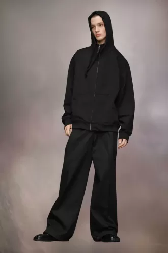 felpa con cappuccio con logo ricamato 2 1 330x496 - Felpa con cappuccio con logo ricamato