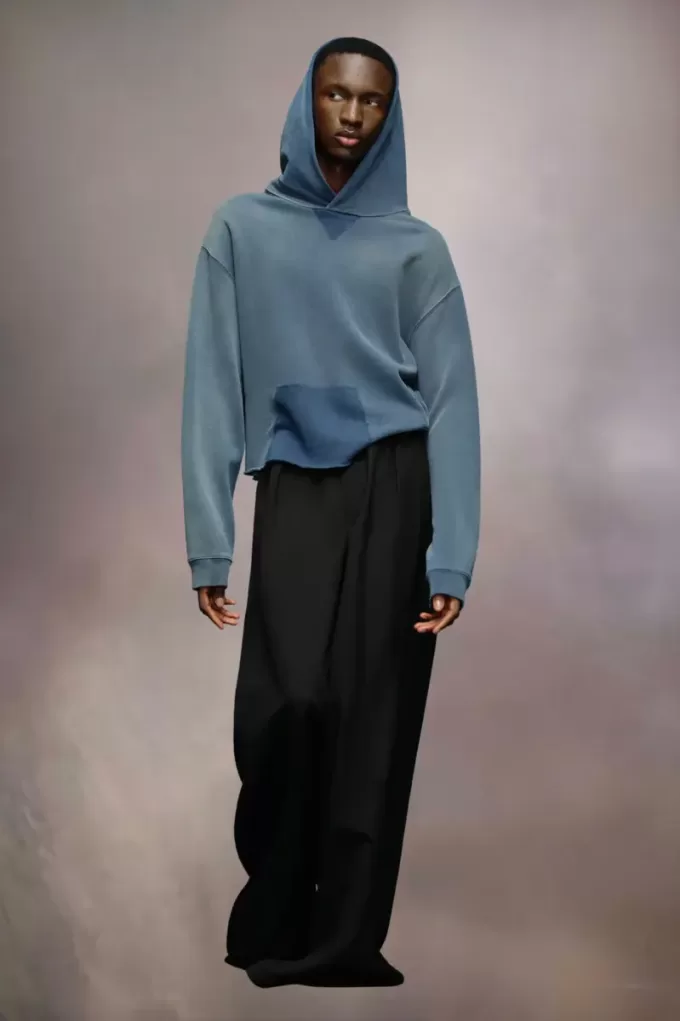 Felpa con cappuccio e logo in cotone biologico