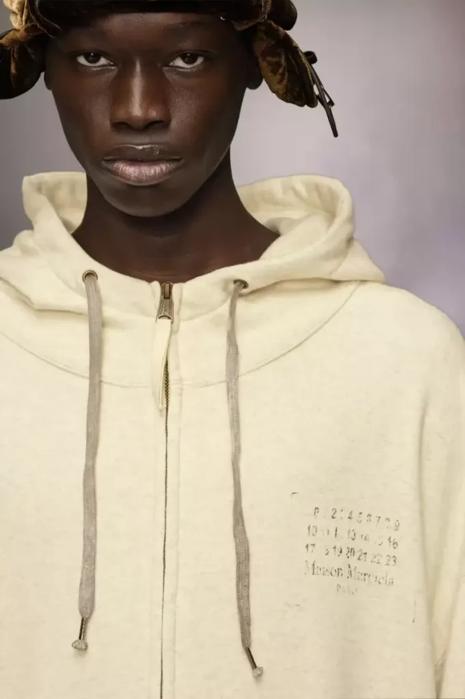 Felpa con cappuccio e zip con logo timbro