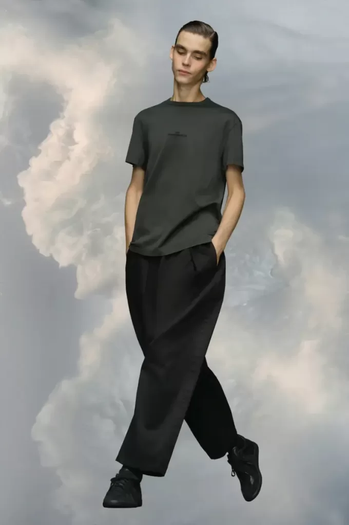 Maglietta con logo distorto