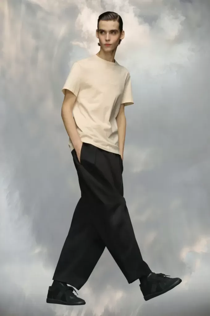 Maglietta con logo distorto