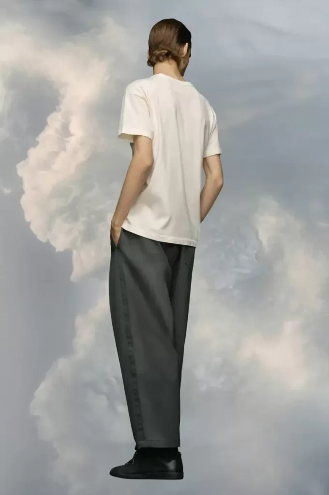 Maglietta con logo invertito