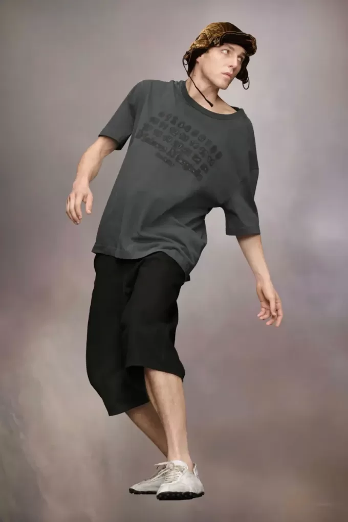 Maglietta con logo ricamato