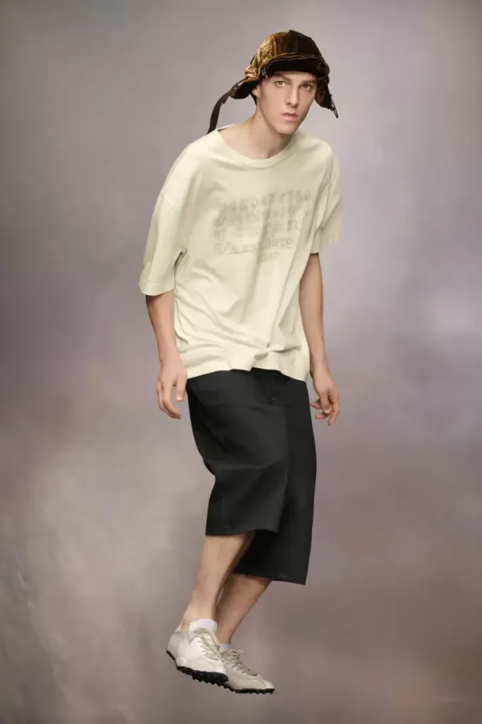 Maglietta con logo ricamato