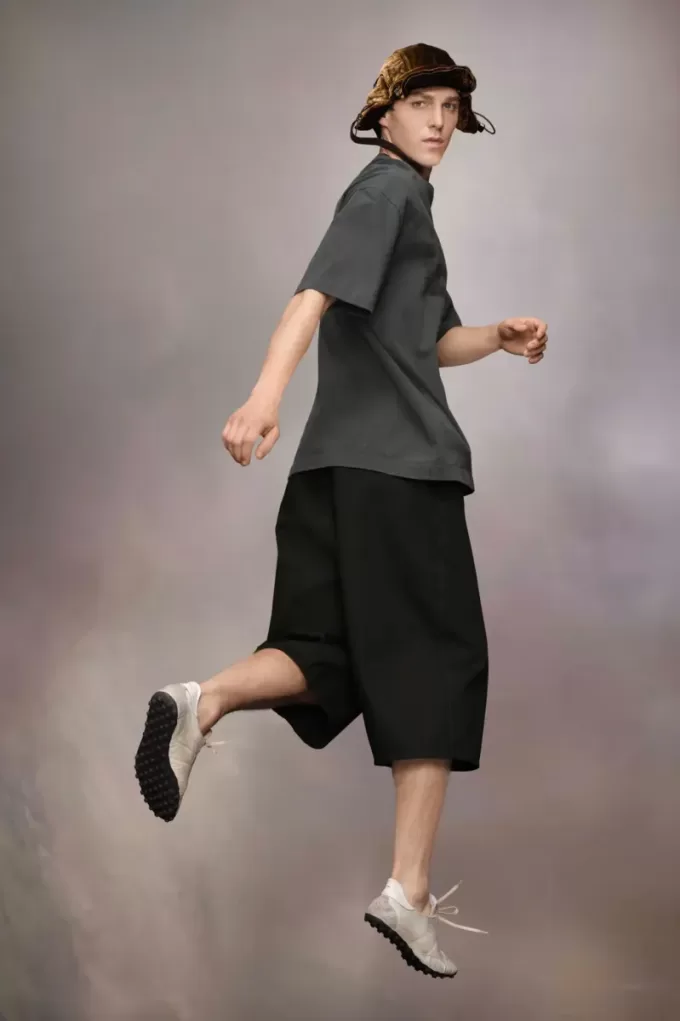 Maglietta con logo ricamato