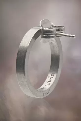 Orecchino con logo Maison Margiela