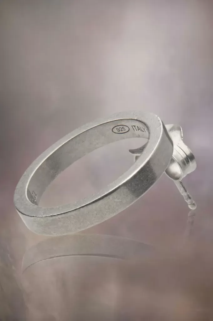 Orecchino con logo Maison Margiela Orecchino con logo Maison Margiela