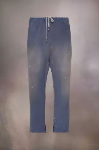 Pantaloni della tuta rovinati