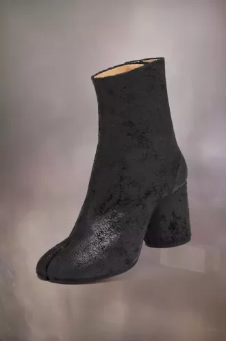 stivaletti tabi di maison margiela 1 15 330x496 - Stivaletti Tabi di Maison Margiela