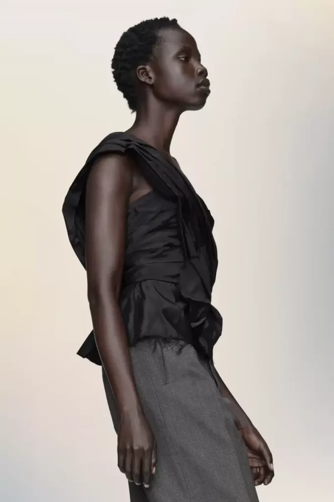 Top drappeggiato asimmetrico