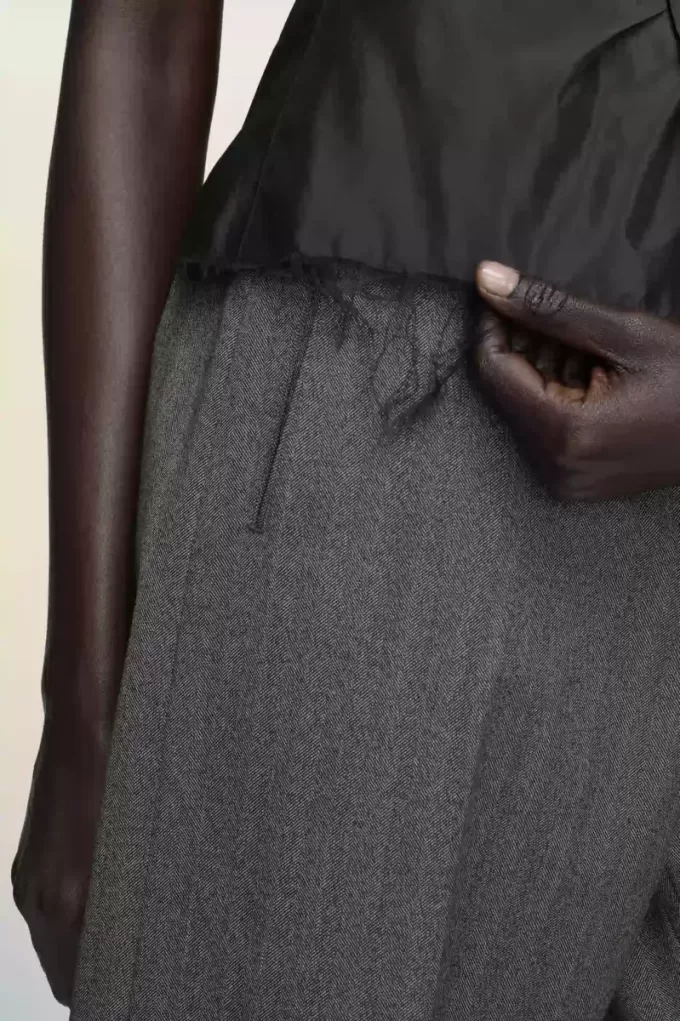 Top drappeggiato asimmetrico